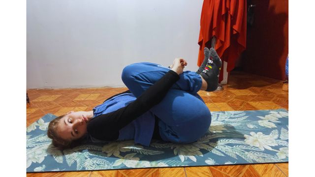 7 Easy In Bed Stretches For Travel