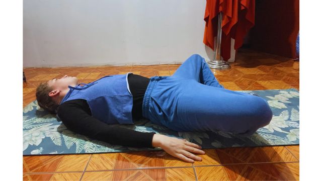 7 Easy In Bed Stretches For Travel