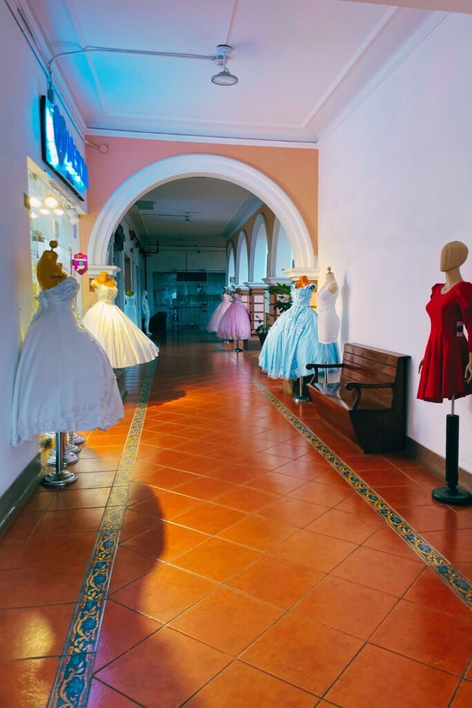 Unique Shopping In Perú: Custom Made Dresses And Culture Shocks